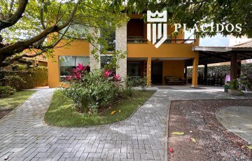 Casa à venda em Piatã, Salvador - BA