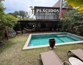 Casa à venda em Praia do Forte, Mata de São Jõao - BA